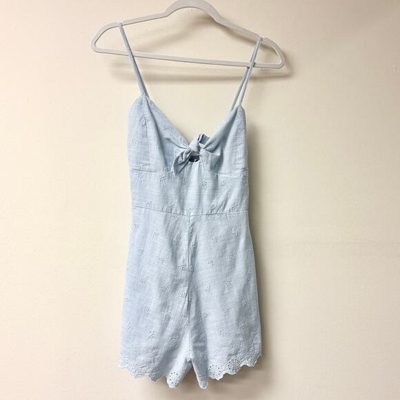 NWT Zara Eyelet Sleeveless V-Neck Playsuit with Bow Detail Pale Blue Women's M - Picture 2 of 5